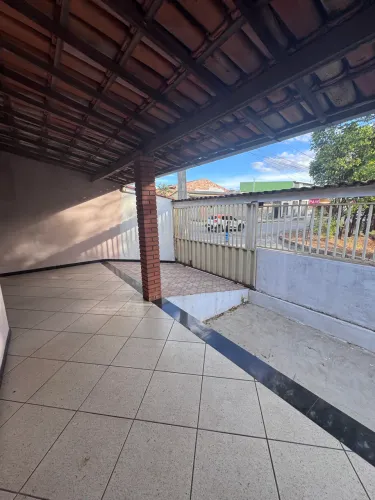 Casa de esquina com área gourmet e sauna