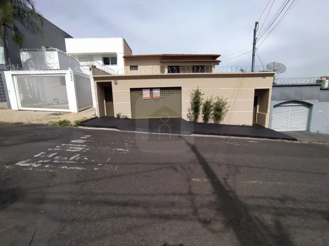 Casa estilo sobrado disponível para locação e venda bairro Vigilato Pereira