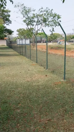Tela de alambrado para cercamento com mão de obra para instalação.