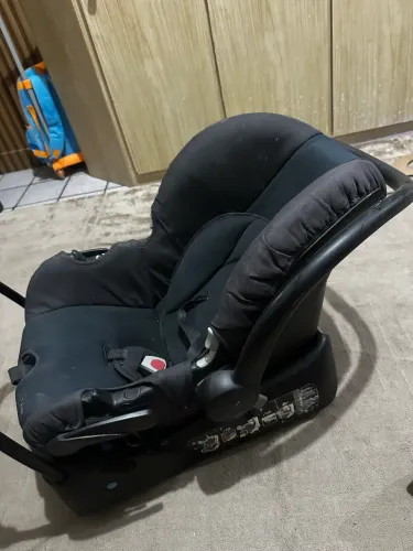 Bebê conforto com base para carro