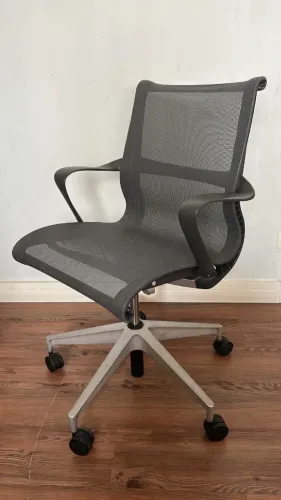 Cadeira Herman Miller Setu