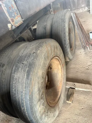 Pneus 1100/22 completos