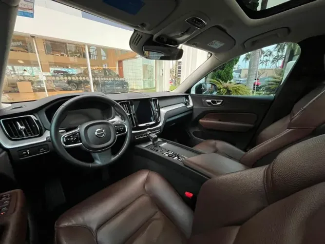 Volvo XC-60 XC 60 D-5 Momentum 2.0 AWD Diesel 5P 2019