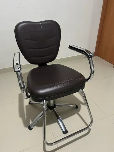 Cadeira hidráulica e giratória 