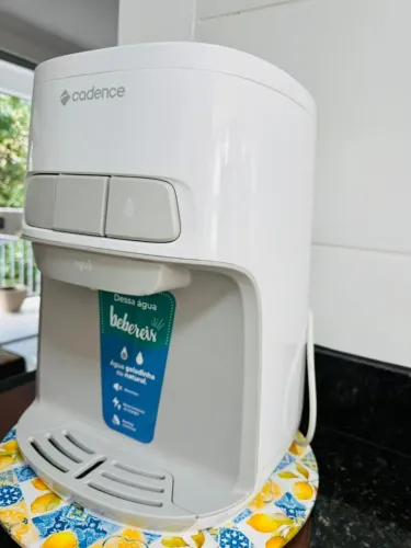 Bebedouro refrigerado para galão de água