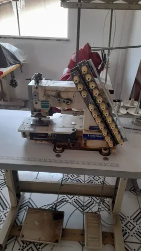 Máquina de costura elastiqueira 