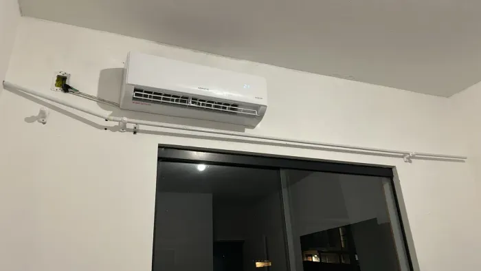 Vendo ar-condicionado quente e frio 12.000 BTUs 4 meses de uso apenas