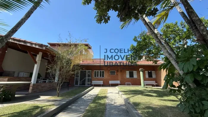 Linda casa para locação definitiva na Praia das Toninhas, em Ubatuba, a poucos passos do m