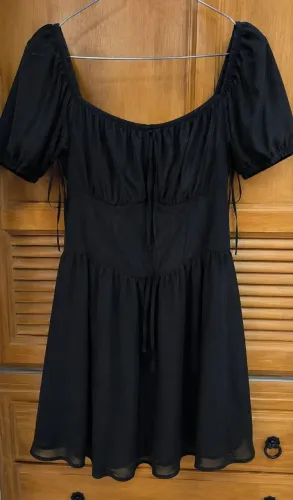 Vestido coquete preto