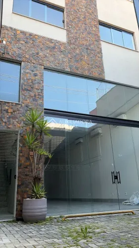 Excelente prédio comercial com 3 pavimentos no Bairro Campestre em Santo André.