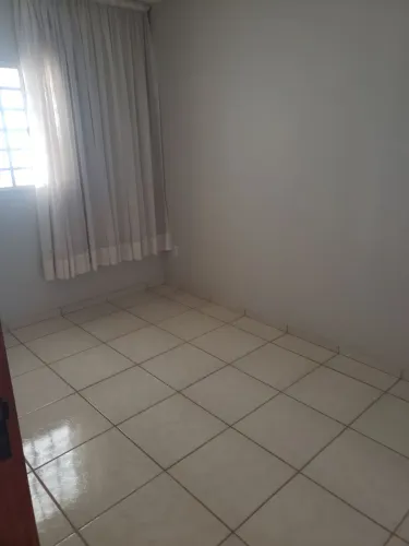 Alugo casa 3QTOS