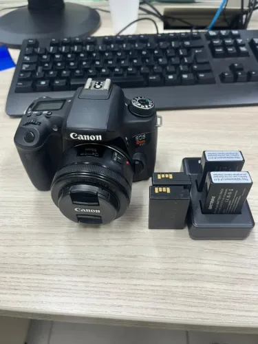 canon t6s + 50mm 1.8 STM + 4 baterias