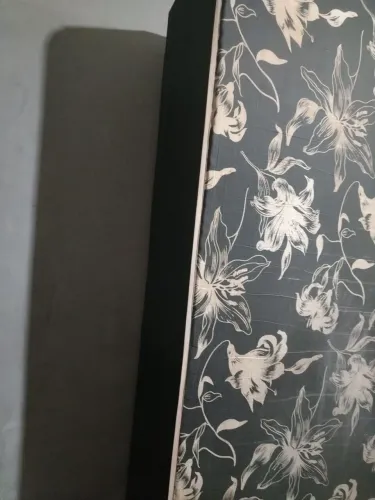 Vende-se uma cama box de solteiro.