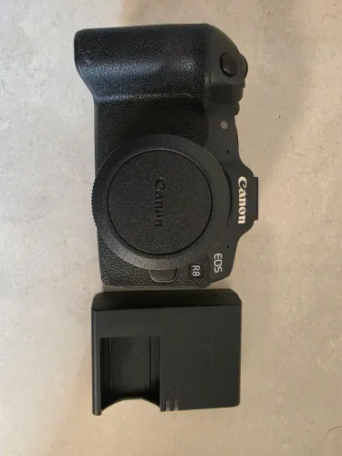 Canon R8
