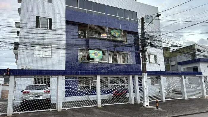 Vendo apartaemto escada a 300 metros do mar com3 quartos nascente candeias Jaboatão PE