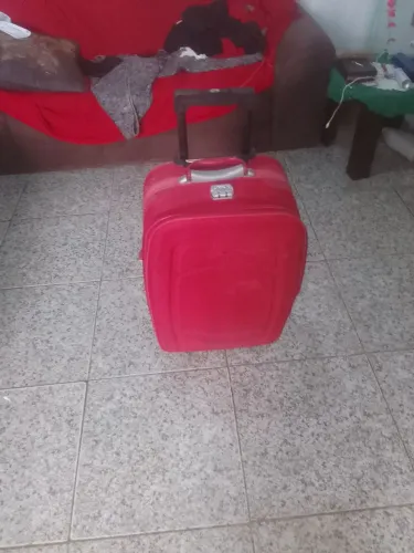 Vende se mala de viajens