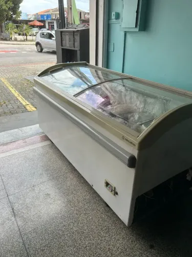 Utensílios para bares e restaurantes freezer 5.500, geladeira 5.000, cervejeira 3.900,...