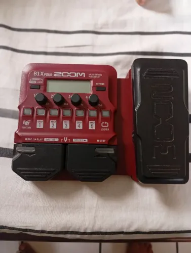Pedaleira zoom b1 