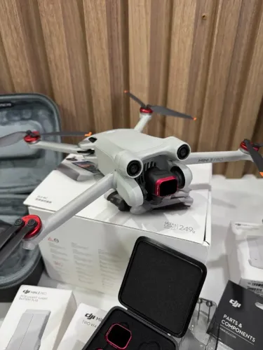 DJI Mini 3 Pro Combo Fly More C/ Tela +2k de acessorios