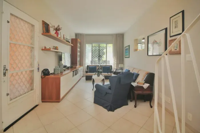 Casa de Vila - Itaim Bibi - 2 Dormitórios - 150m² .