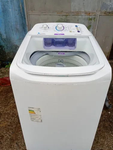 Máquina de lavar roupa funcionando perfeitamente