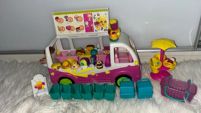 Shopkins Scoops Ice Cream Truck com + de 20 shopkins