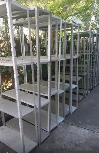 Prateleiras de aço usada