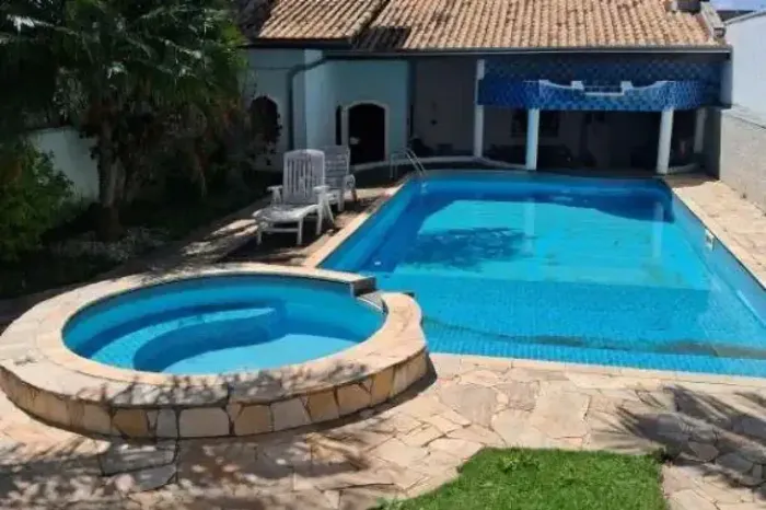 Imóvel para venda possui 284 metros quadrados com 3 quartos em Chácaras Vista Alegre - Aru