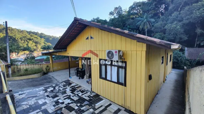 Casa em Rua Irapuru - Glória - Blumenau/SC