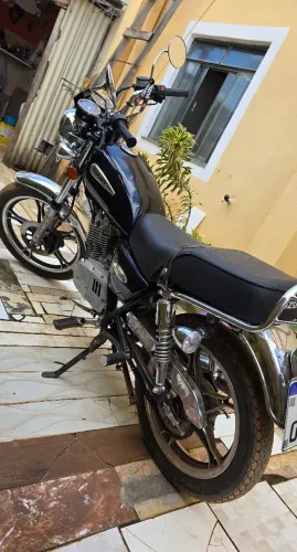 Vendo Suzuki Intruder, 125. 26.229 KM. Motor novo, revisada