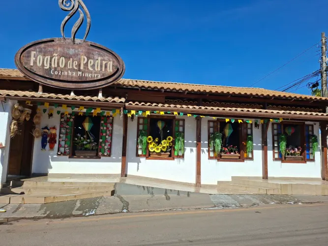 Vaga cozinheiro(a) com experiência - Restaurante Fogão de pedra - Vila Planalto