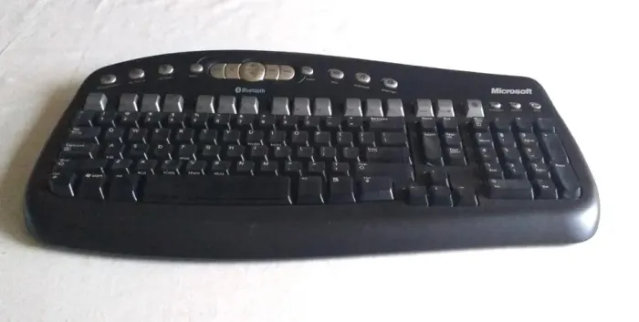 Teclado Microsoft bluetooth, Wireless Optical Keyboard, usado em bom estado