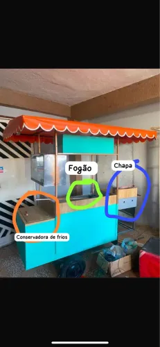 Carrinho de lanche vem com: chapa, fogão, expositor, geladeira conservadora