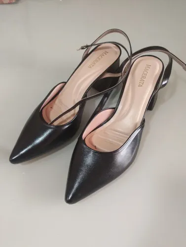 Scarpin salto bloco 37