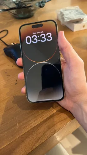 iPhone 14 Pro Dourado + Capa Rhode / Hailey Bieber