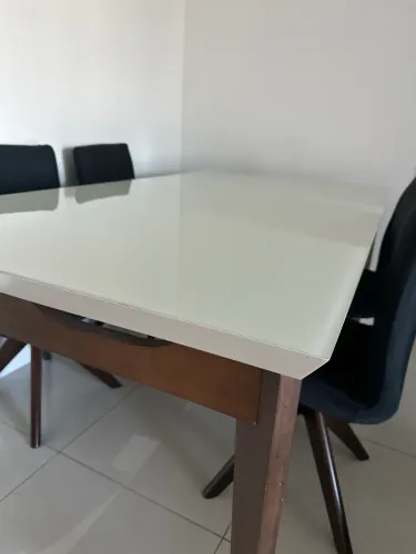 Mesa de Jantar 6 lugares + 4 cadeiras
