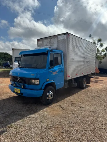 MERCEDES BENZ 710 PLUS BAÚ 4.60 2004