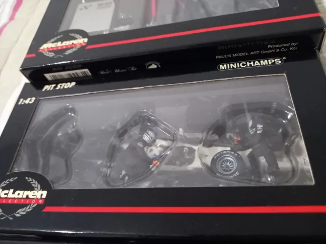 Miniatura F1 Pit Stop McLaren Minichamps escala 1:43