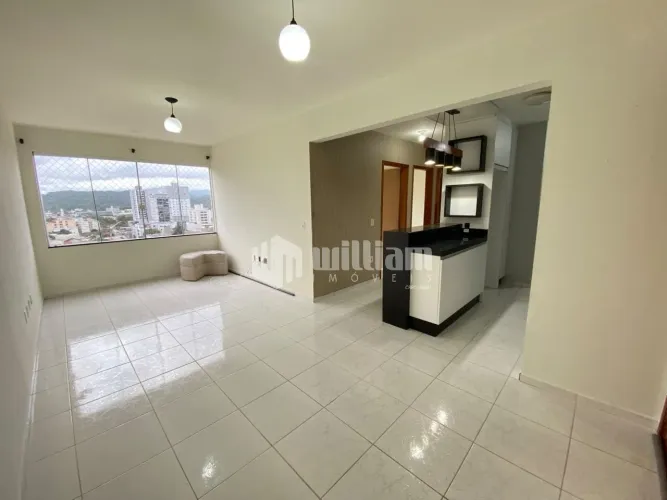 APARTAMENTO SEMIMOBILIADO COM 2 QUARTOS NO CENTRO DE BRUSQUE