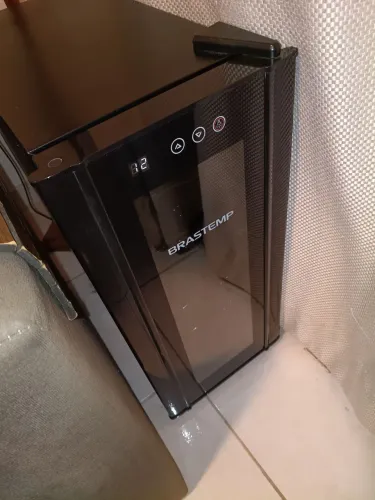 Vendo adega de vinho climatizada Brastemp touch para 12 garrafas