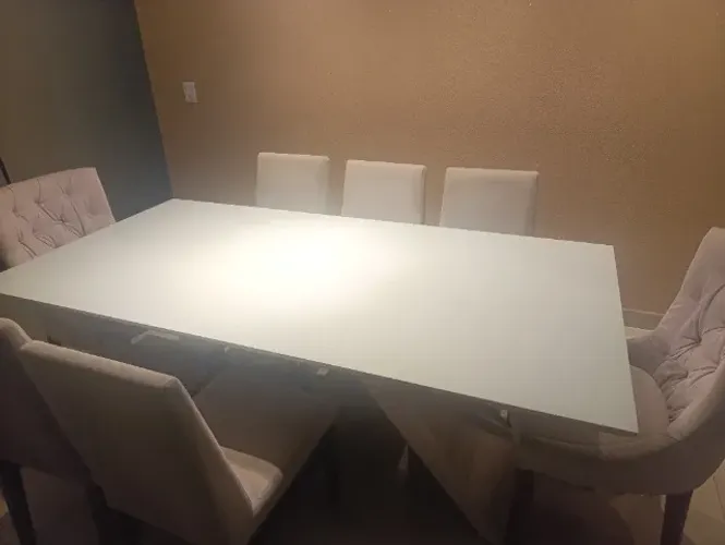 Mesa de jantar em laca branca