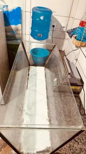 Vendo aquário de 1 metro de comprimento 37cm de fundura e 47 de largura