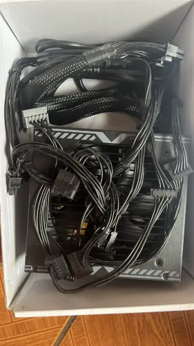 Fonte gamer Zeus 650W