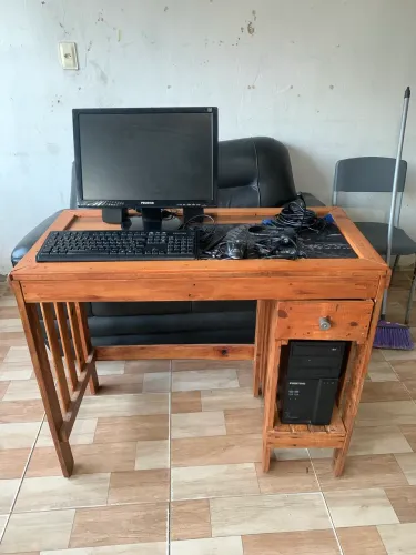 PC Completo + Mesa e Acessórios - R$ 1.200
