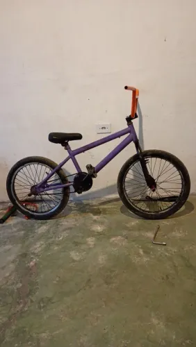 BMX aro 20 usada(obs: eu continuei melhorando ela,se quiser ver com ela tá atualmente(ZAP)