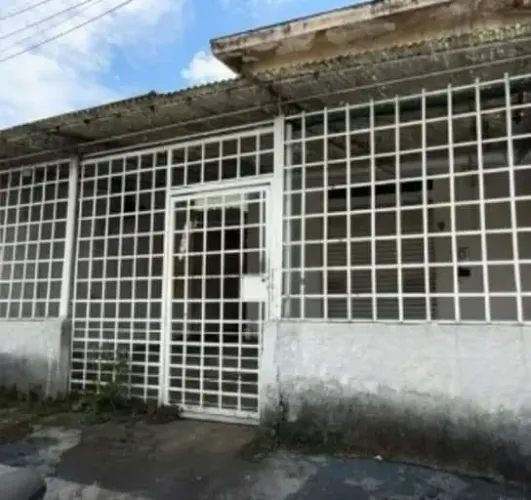 Casa comercial na Rua Penedo de Castro, 117 100 m²
