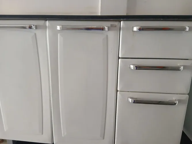 Vendo armário de cozinha com gavetas de aço 