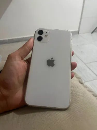 Vendo iPhone 11 , 64gb em perfeito estado por 950 reais