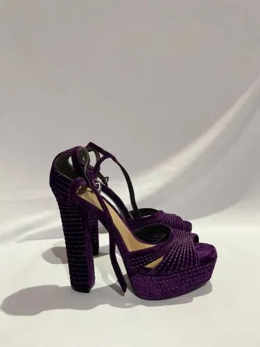 Salto Schutz roxo Seminovo tamanho 36