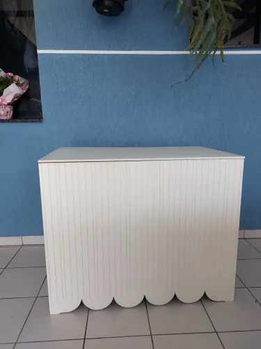 Mesa para decoração de festa.